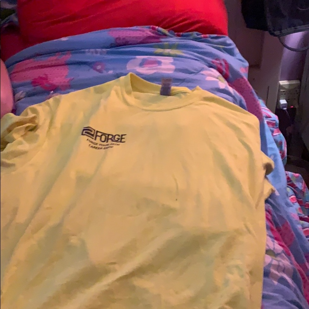 A tee shirt